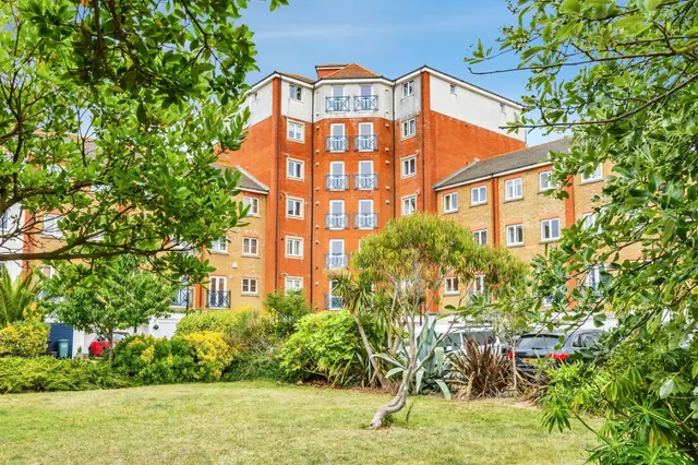 Dominica Court, Eastbourne, photo 1