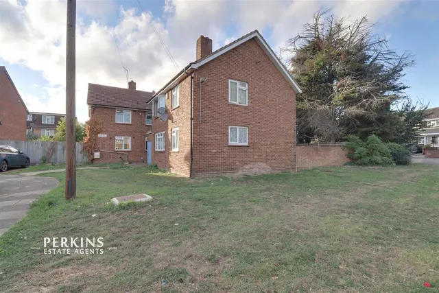 Kensington Road, Northolt, UB5, photo 1