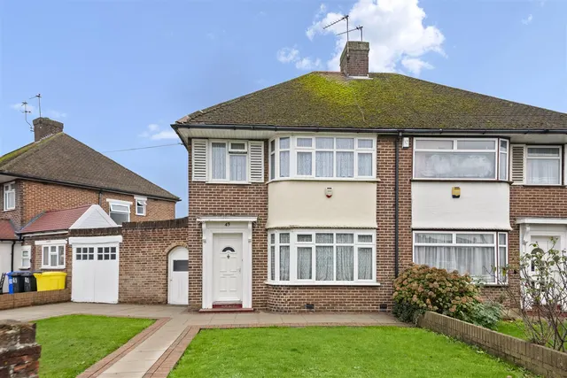 Barnhill Road, Hayes, photo 1