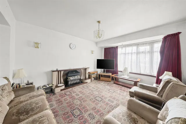 Barnhill Road, Hayes, photo 2
