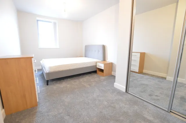 Petersfield Ave, Slough, SL2, photo 1