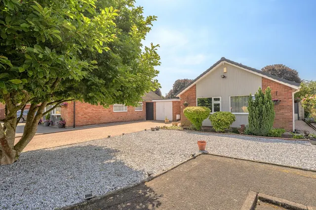 Cedars Avenue, Kingswinford, DY6 9PA, photo 1