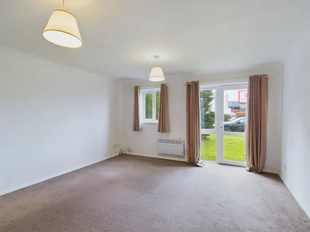 Northgate, RH10, photo 2