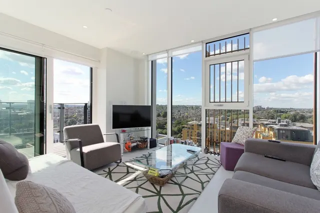 Osiers Tower, Wandsworth Riverside, SW18, photo 3