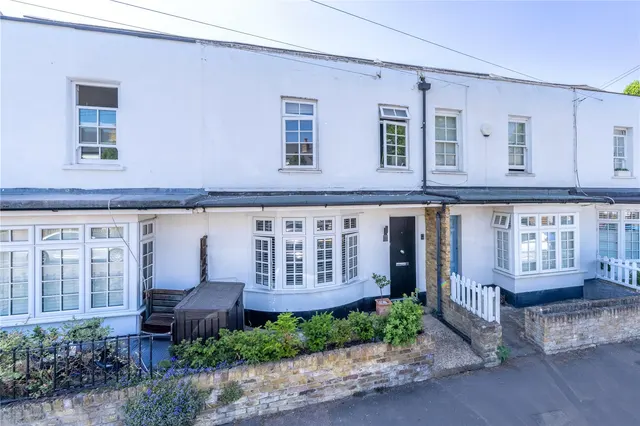 Avenue Road, Hampton, TW12 2BE, photo 1