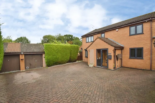 Tynedale Close, Oadby, LE2, photo 1