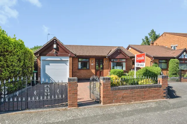 Taylors Lane, West Bromwich, photo 1