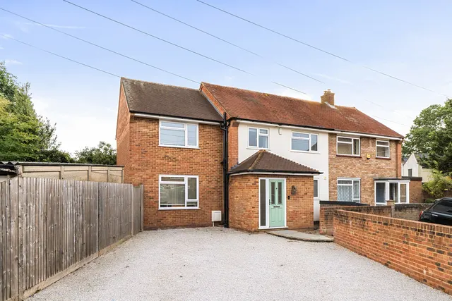 Savoy Close, Harefield, UB9, photo 1