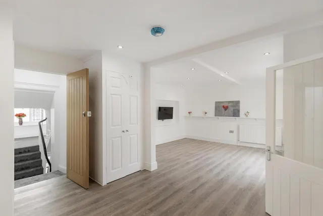 Thames Street, Sunbury-on-thames, TW16, photo 2