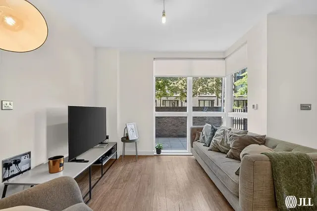 Madison Way, London, E20, photo 2