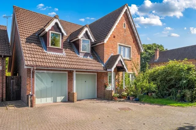 Martingale Road, Burbage, SN8, photo 1