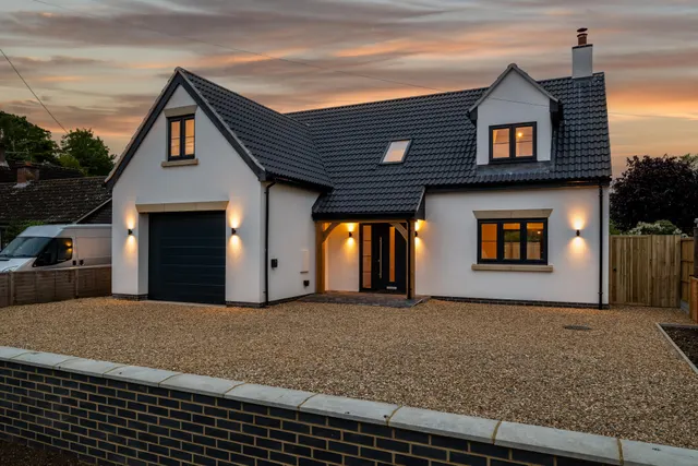 Orchard Lane, Harrold, photo 1