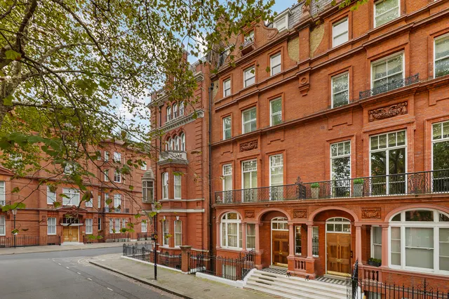 Pont Street, Knightsbridge, London, photo 1
