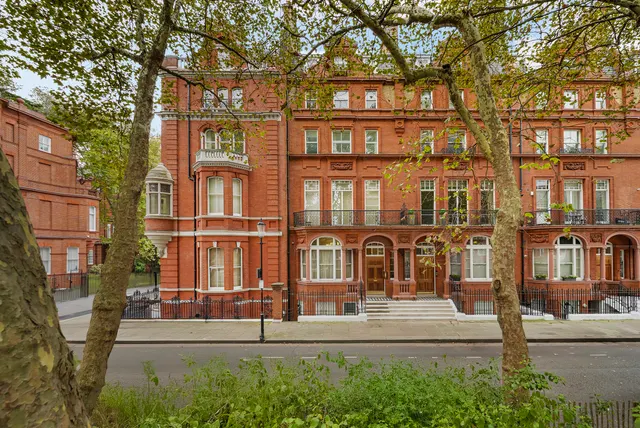 Photo 2 — Pont Street, Knightsbridge, London
