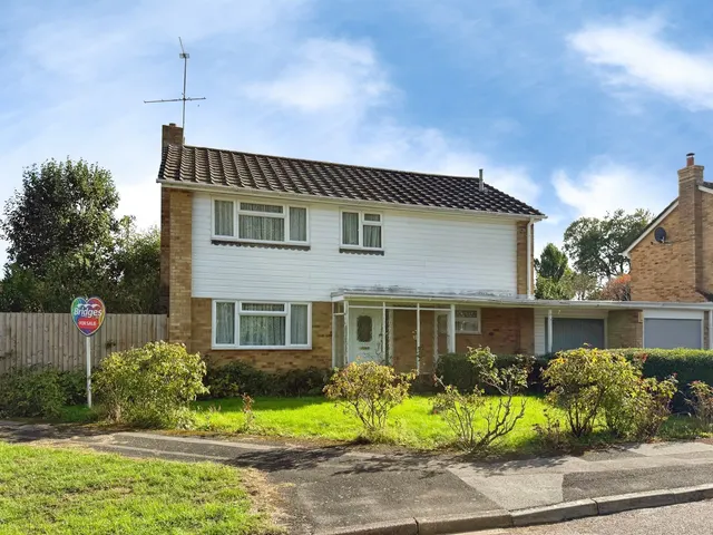 The Vale, Oakley, RG23, photo 1