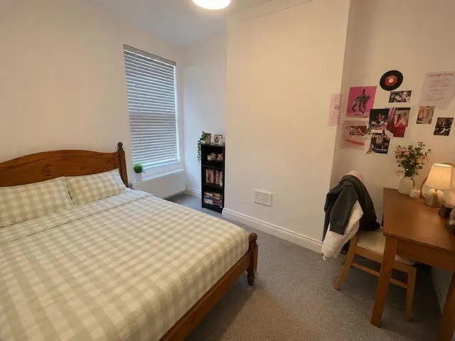 Durham Road, London, E16, photo 1