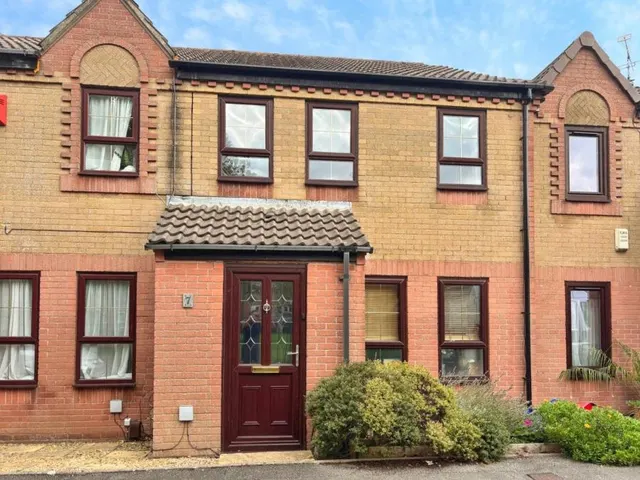 Osborne Square, Cardiff, CF11, photo 1