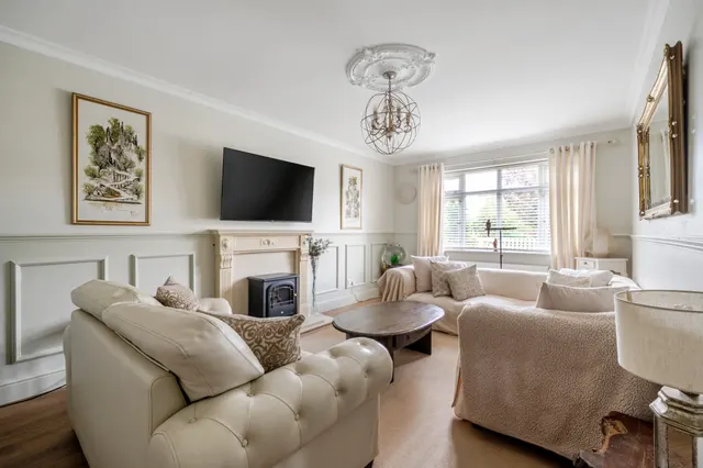 Photo 2 — Coleshill Lane, Amersham, HP7