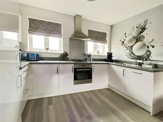 Ifould Crescent, Wokingham, RG40, photo 3