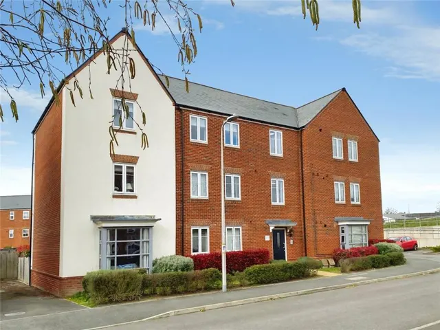 Ifould Crescent, Wokingham, RG40, photo 1