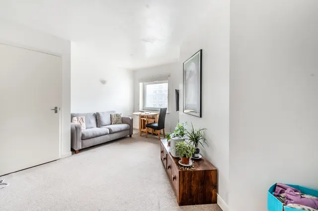 Photo 3 — 276 Atwood House, Beckford Close, London