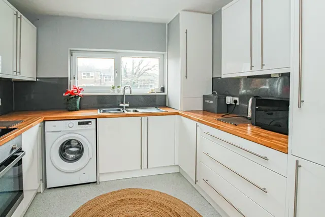 Bideford Court, Bideford Green, LU7, photo 3