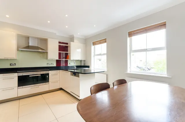 Surbiton, KT6, photo 3