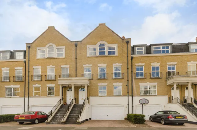 Surbiton, KT6, photo 1