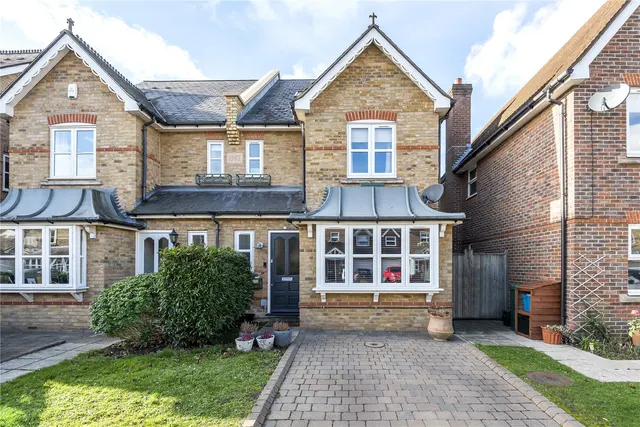 Harvey Drive, Hampton, TW12 2FB, photo 1