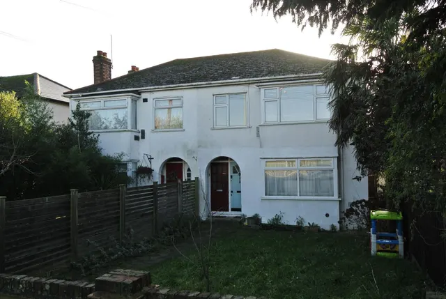 London Road, Ashford, Surrey, TW15 3AB, photo 1
