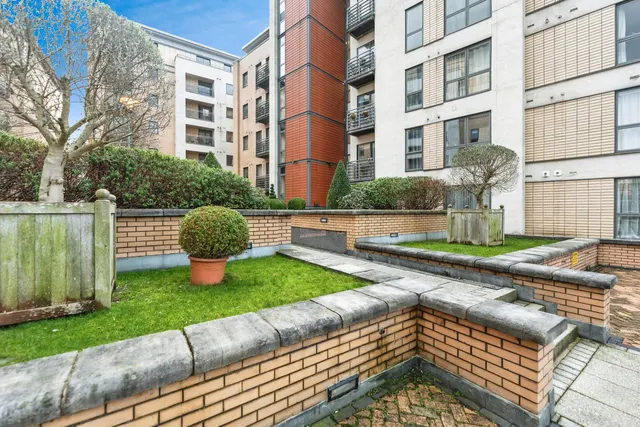 Bowman Lane, Leeds, LS10, photo 2