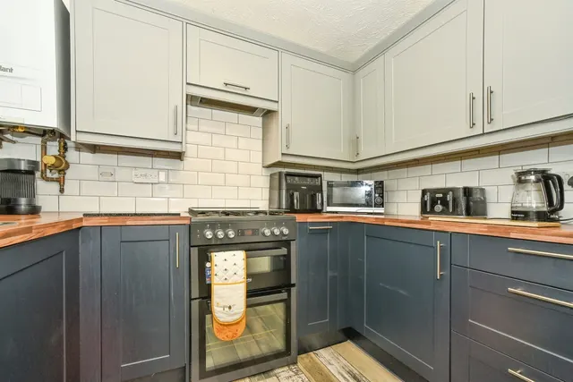 Photo 3 — Honeysuckle Close, CALNE