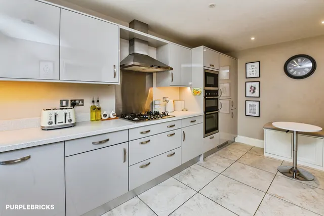 Elmhurst Gardens, Trowbridge, BA14, photo 3