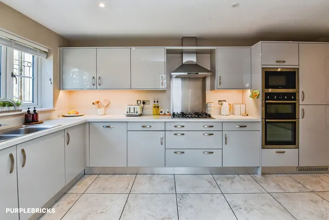 Elmhurst Gardens, Trowbridge, BA14, photo 2