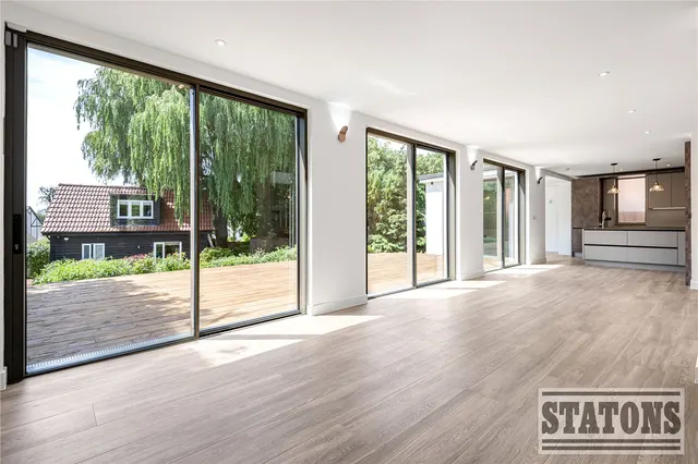 Photo 3 — Westwood Close, Potters Bar, Hertfordshire, EN6 1LH