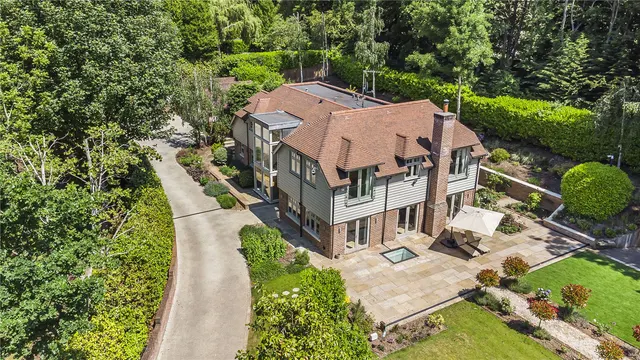Photo 2 — Vineyards Road, Northaw, Potters Bar, Hertfordshire, EN6 4PF