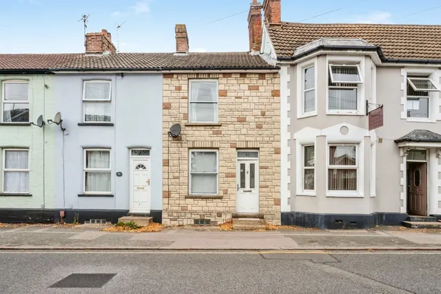 Victoria Road, Bletchley, Milton Keynes, Buckinghamshire, MK2, photo 1