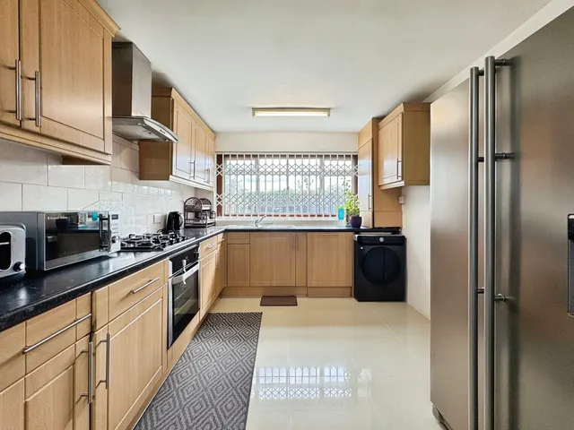 Abbots Road, Edgware, HA8, photo 3