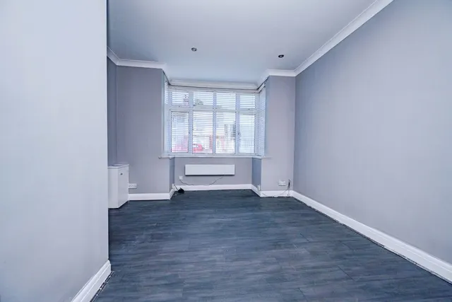 Photo 2 — Beechwood Road, Luton, Bedfordshire, LU4