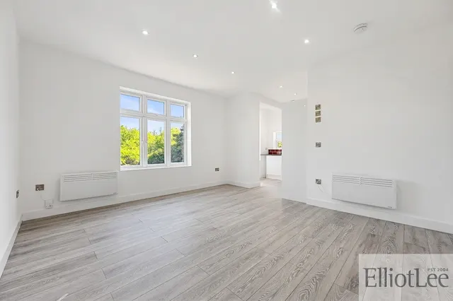 Photo 2 — Kenton Road, Harrow, HA1