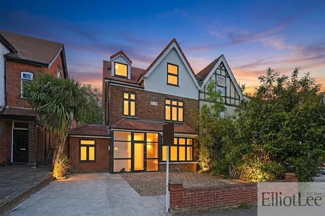 2 bedroom property — Kenton Road, Harrow, HA1