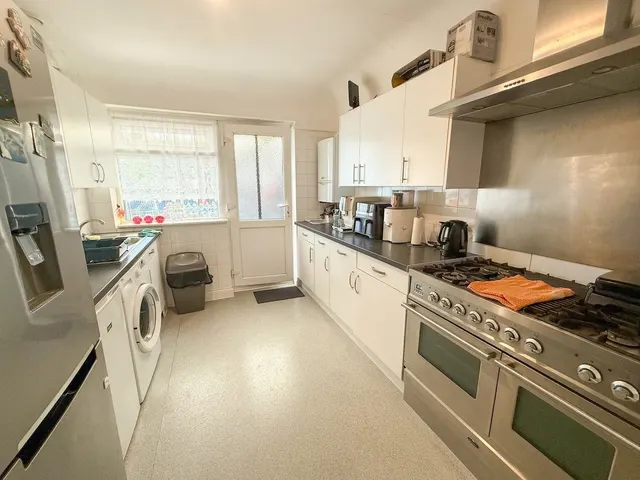 Compton Place, Watford, WD19, photo 2