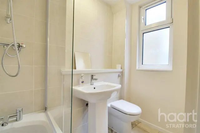 King Street, Plaistow, E13, photo 2