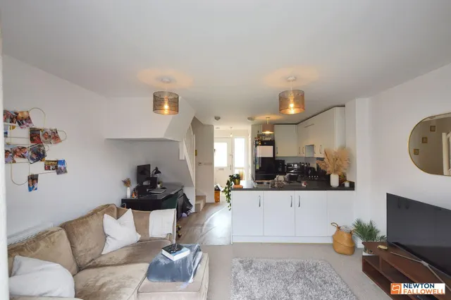 Great Leighs, Bourne, PE10, photo 3