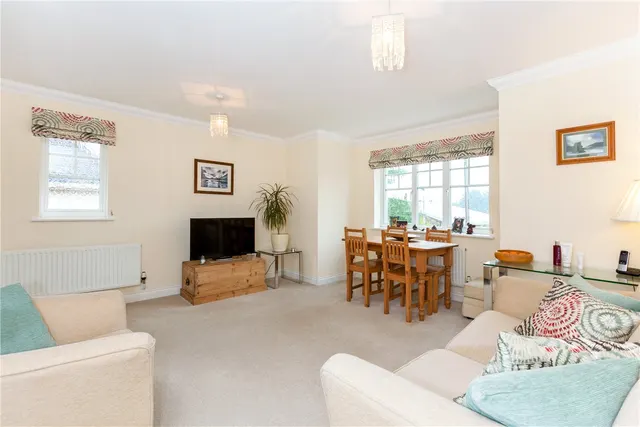 Newtown Road, Newbury, RG14, photo 2