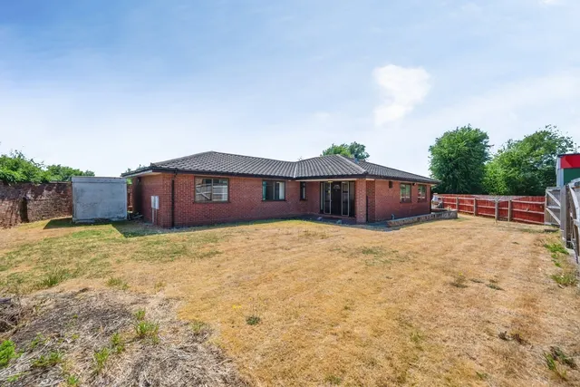 The Bungalow, Tamworth, Staffordshire, B79, photo 1