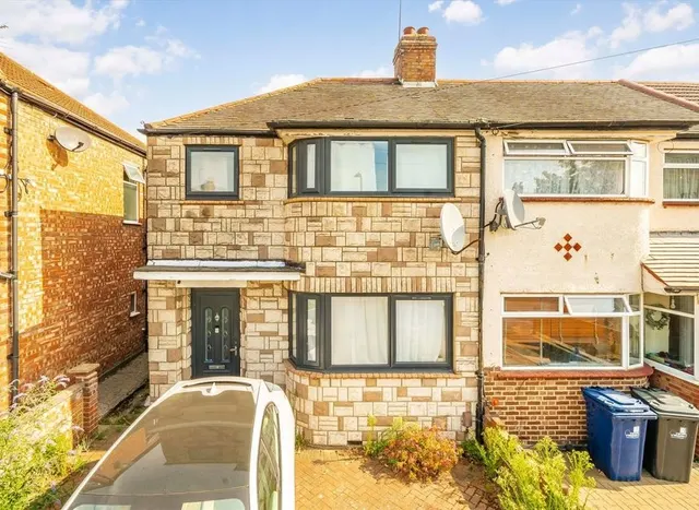 Woodhouse Avenue, Perivale, UB6, photo 1