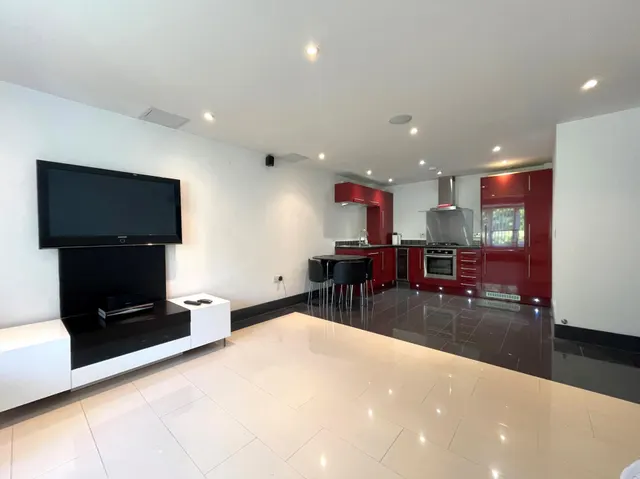 St Monicas Road, Kingswood, KT20, photo 3