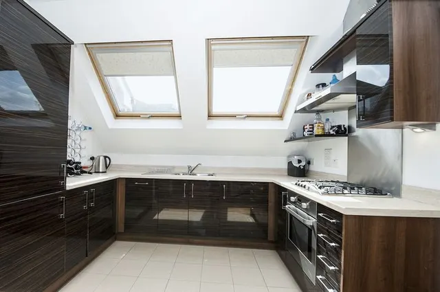Thames Walk, Walton-On-Thames, KT12, photo 2