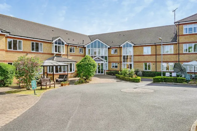 Hancock Drive, Luton, photo 1